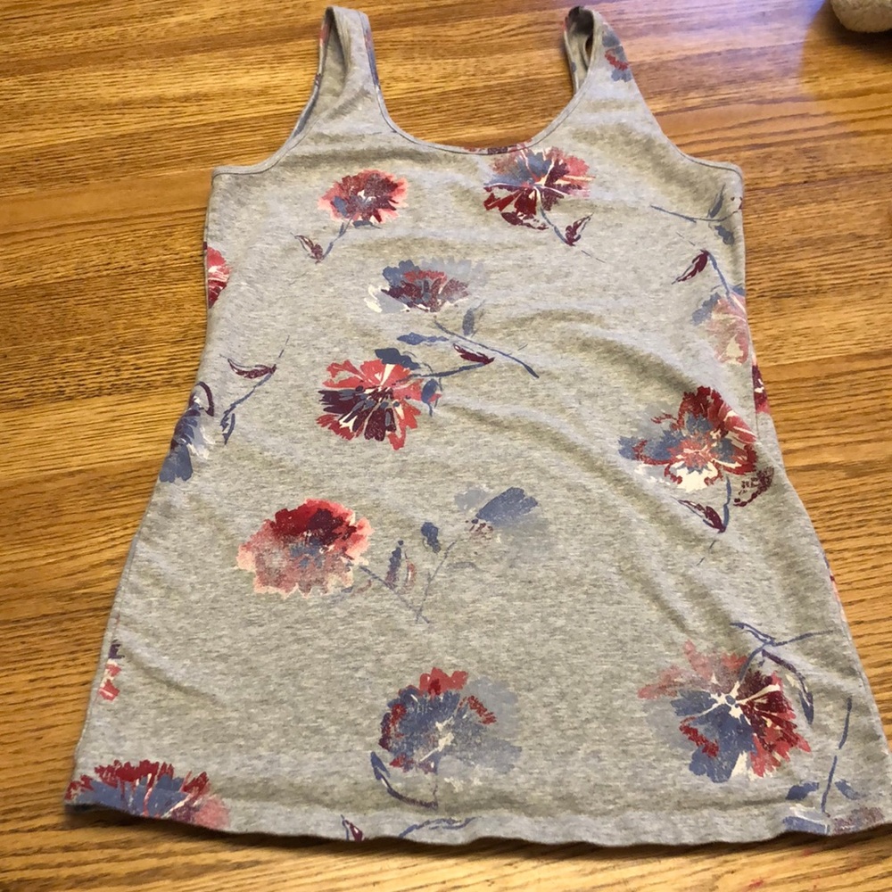 NWOT Maurices tank floral print on gray background size small
